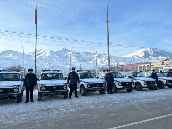 МВД КР передало 10 новых автомобилей «Нива» УВД Нарынской области изображение публикации