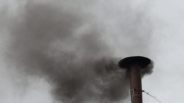 Власти Бишкека наложили штраф в 167.5 тысячи сомов за сжигание запрещенных материалов изображение публикации