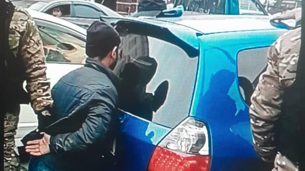 В Оше задержаны лица, вымогавшие $2 тысячи у местного жителя изображение публикации