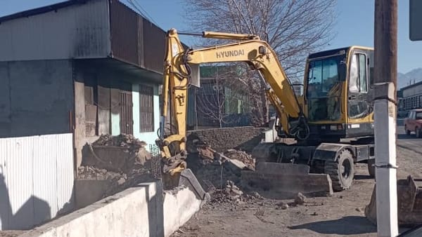 В Баткенской области снесено 30 незаконных построек изображение публикации