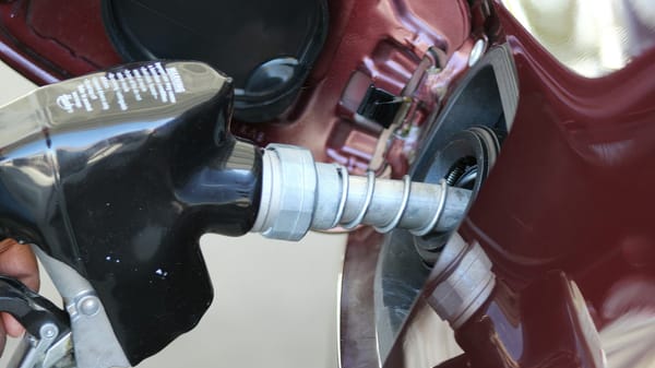 Россия на полгода запретит экспорт бензина: коснется ли это Кыргызстана? изображение публикации