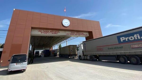 На КПП «Ак-Тилек» возможны перерывы в пропуске транспорта, людей и грузов изображение публикации