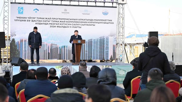 «Мы строили школы, восстанавливали Баткен, теперь уделяем внимание жилью» – Акылбек Жапаров изображение публикации