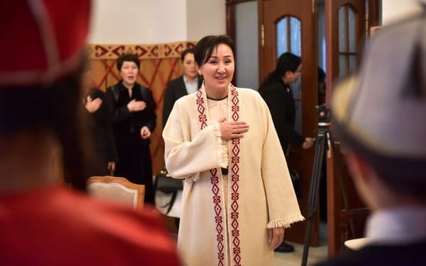 Айгуль Жапарова.