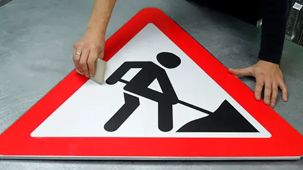 На юге запустили второй в КР цех по производству дорожных знаков изображение публикации