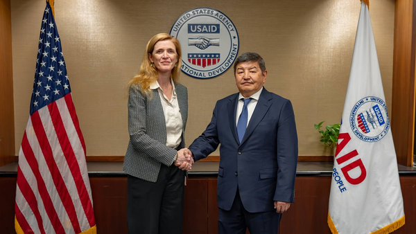 Законы об НКО и о СМИ заставят партнеров покинуть Кыргызстан — глава USAID Жапарову изображение публикации