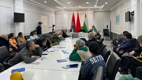 Минтруда КР обучает финансовой грамотности участников социального контракта изображение публикации