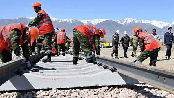 В $8 млрд обойдется строительство железной дороги КНР – КР – РУз – Акылбек Жапаров изображение публикации