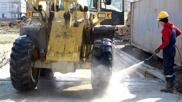 Власти Бишкека дали стройкомпаниям 10 дней на установку моек колес автотранспорта изображение публикации