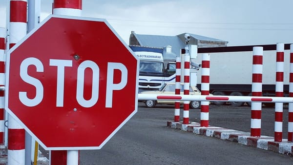 Три КПП временно приостановят пропуск лиц и машин через границу изображение публикации