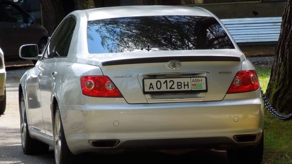 Легализация праворульных авто с армянскими и абхазскими номерами может принести в бюджет до 10 млрд сомов – Балбак Тулобаев изображение публикации