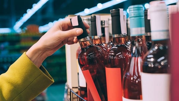 В КР предлагают запретить называть алкогольную и табачную продукцию именами из эпоса «Манас» изображение публикации