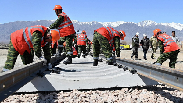 Узбекистан озвучил стоимость железной дороги КНР-КР-РУз: на $3 млрд меньше, чем заявлял Акылбек Жапаров изображение публикации