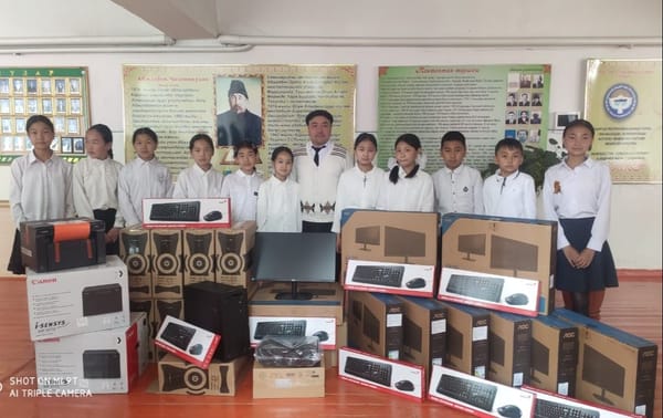 Брюссельский бизнесмен закупил в школу в Таласе компьютеры на полмиллиона сомов изображение публикации