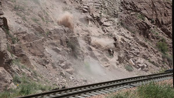 В Боомском ущелье пять дней будут перекрывать дорогу для спуска камней изображение публикации