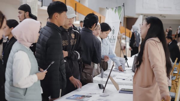 Ищущим работу в Бишкеке представят более 4 тысяч вакансий на ярмарке изображение публикации