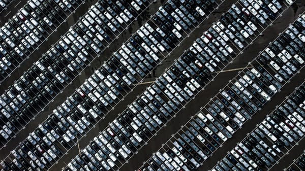 Импорт автомобилей в Россию: Китай доминирует, поставки из КР и Казахстана обвалились изображение публикации