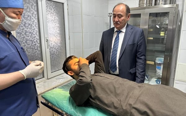 За медицинской помощью обратились 29 человек после ночных протестов в Бишкеке изображение публикации