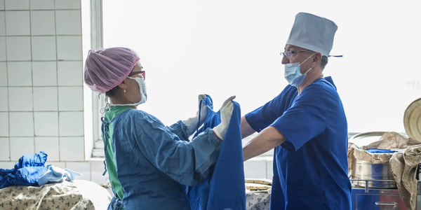 В КР не хватает 14 тысяч врачей и медсестер: в 2026 году зарплаты медиков увеличат на 50% изображение публикации