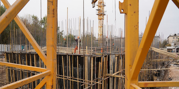 Для сотрудников «Кыргыз темир жолу» в рамках госипотеки строят три 19-этажных дома изображение публикации