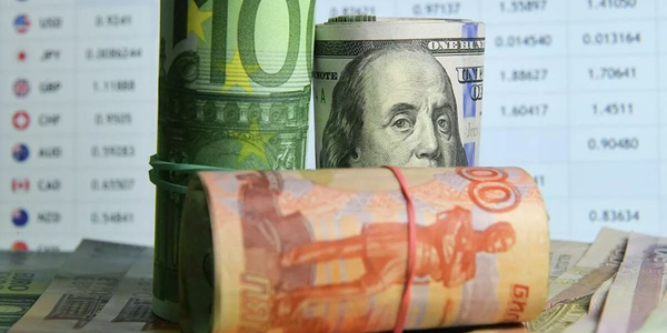 Сколько стоят основные валюты в обменках Бишкека и комбанках КР? Актуальный курс изображение публикации