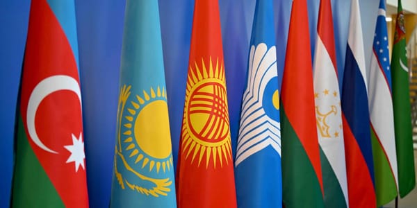 Флаги стран СНГ. Фото: кабмин КР.