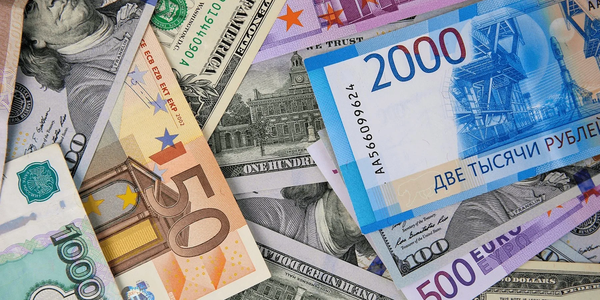 Сколько стоят основные валюты в обменках Бишкека и комбанках КР? Актуальный курс на 2 октября изображение публикации