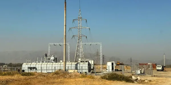 Подстанция «Кең-Сай» в городе Ош — строительные работы завершены на 95%, запуск планируется в конце октября 2025 года.