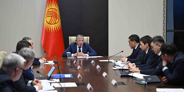 Совещание под председательством Адылбека Касымалиева о стабильности поставок и контроле цен на нефтепродукты в Кыргызстане. Фото: кабмин.