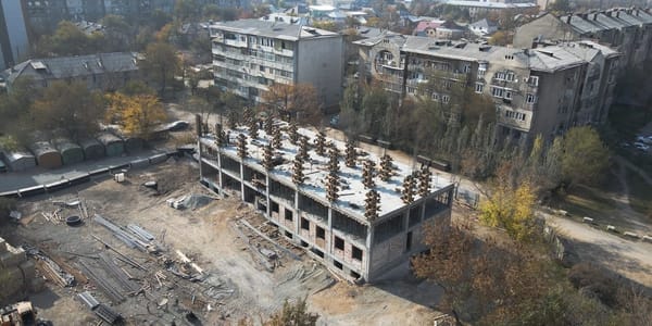 Строительство нового здания Станции юных техников в Бишкеке на ул. Льва Толстого, 144.