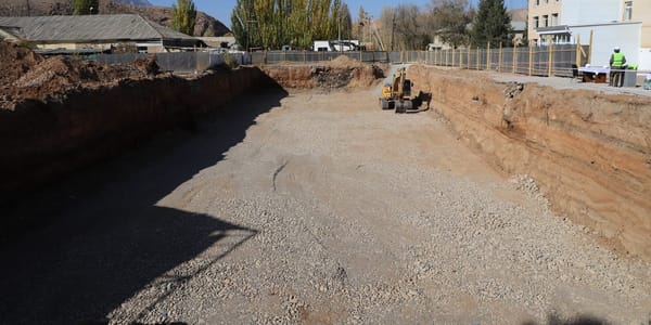 Котлован будущего родильного отделения в Нарыне. Фото: Минстрой.