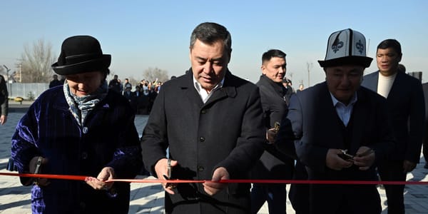 Садыр Жапаров открыл школу, детсад и медцентр в госрезиденции «Ала-Арча» изображение публикации