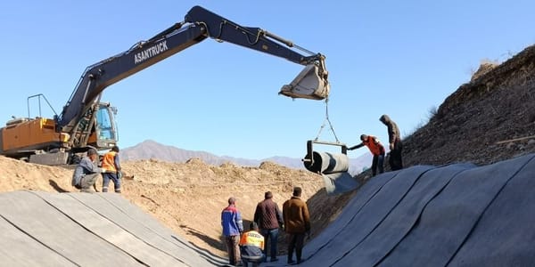 На Сары-Ташском канале уложили 1500 м нового бетонного покрытия для лучшего орошения изображение публикации