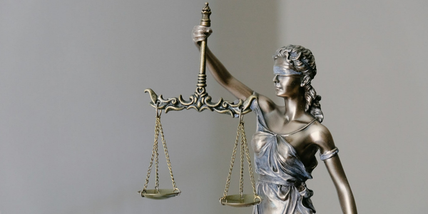 Кабмин КР уточнил порядок получения бесплатной юрпомощи для опекунов детей с инвалидностью изображение публикации