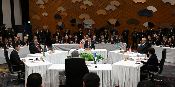 Президент Кыргызстана Садыр Жапаров выступает на саммите «Центральная Азия – Япония» в Токио 20 декабря 2025 года