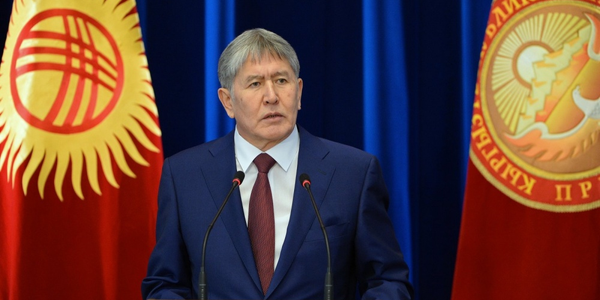 Алмазбека Атамбаева лишили государственных наград