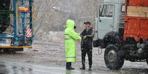 Минтранс снял ограничения для грузовиков на перевалах Тоо-Ашуу и Ала-Бель