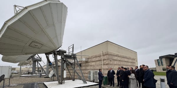 Бакыт Торобаев обсудил с «Азеркосмосом» использование спутников для нужд Кыргызстана изображение публикации