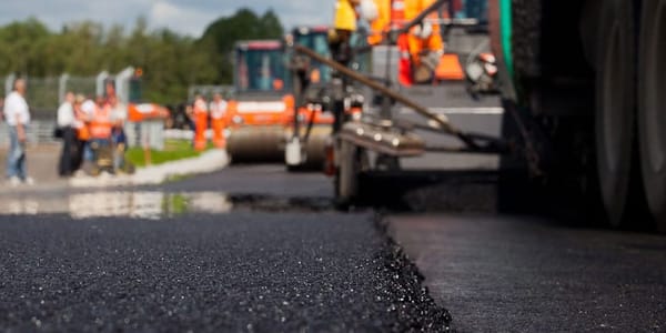 На трассе Ала-Бука – Таш-Кумыр укладывают новый асфальт изображение публикации