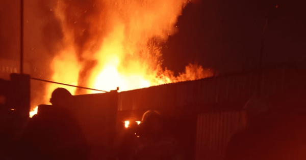 В Бишкеке ликвидировали пожар на складе площадью 250 м²