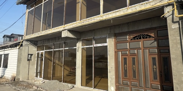 Незаконное офисное здание в Манасе обязали снести в течение 20 дней изображение публикации