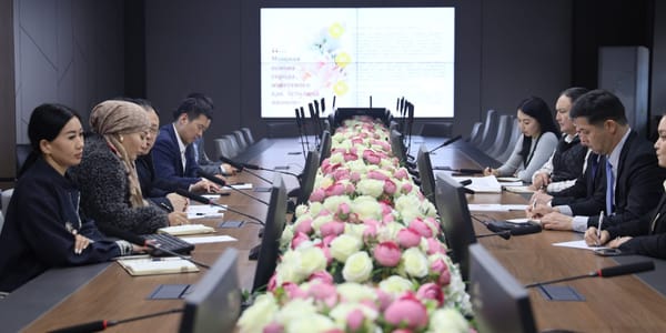 Минсельхоз КР и центр Хэцзэ обсудили промышленное выращивание пионов изображение публикации