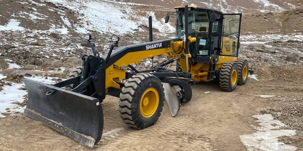 На месторождение Тоголок доставили новую партию тяжелой горной техники