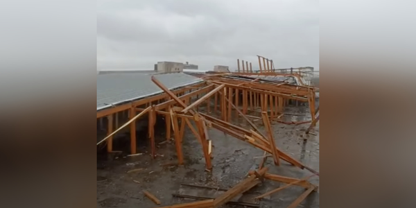 Последствия ветра 21 февраля: в Бишкеке и Чуйской области повреждены здания и автомобили изображение публикации