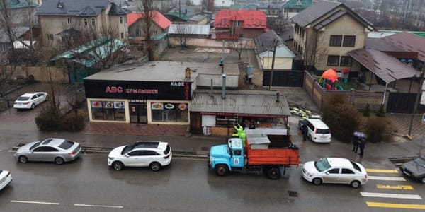 В Бишкеке снесли незаконное кафе в Ак-Орго и вернули городу 200 м² изображение публикации