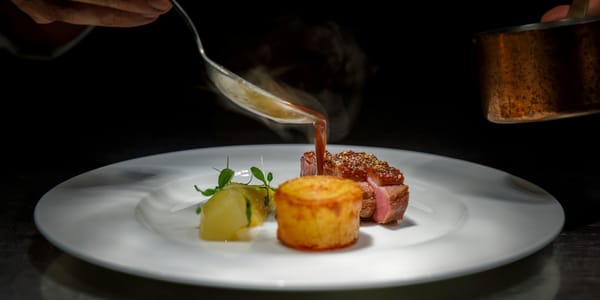 Почему 15% за обслуживание «переехали» в цену блюд: позиция «Хорека Клуб» изображение публикации