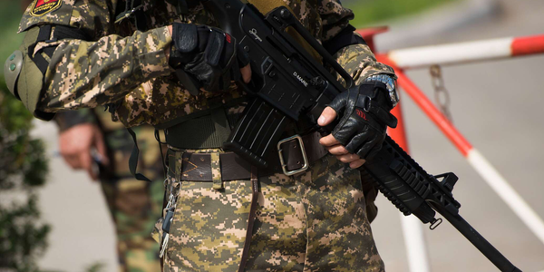 Месяц за два: Жапаров утвердил новые льготы по выслуге лет для пограничников изображение публикации