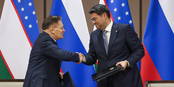 Алексей Лихачев и Азим Ахмедхаджаев на церемонии подписания соглашения по АЭС в Ташкенте.