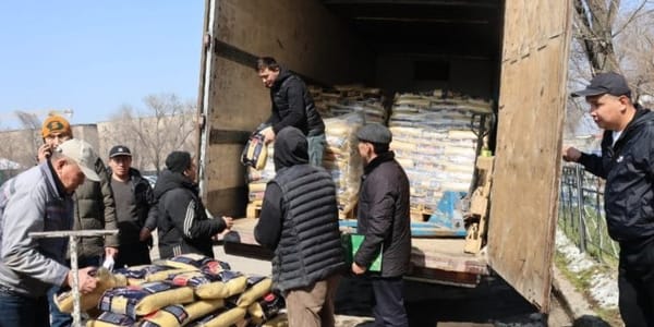 Малообеспеченным семьям Бишкека и Чуйской области раздали 500 продуктовых наборов изображение публикации