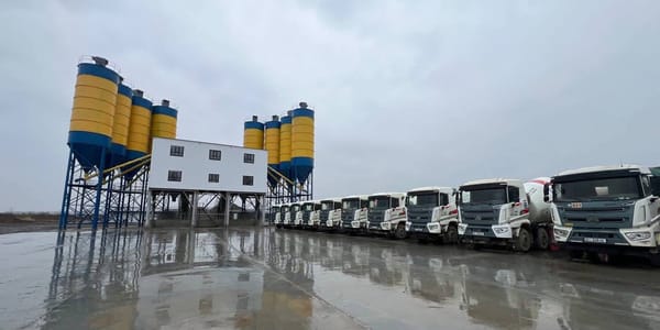 В Манасе строят камнедробильный завод.